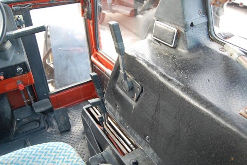FIAT 1280 DT vedere interior cabina de sistemul de comenzi