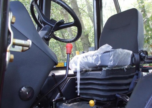 tractor BELARUS MTZ 952.3 cabina interioara scaun sofer si pupitru de comanda