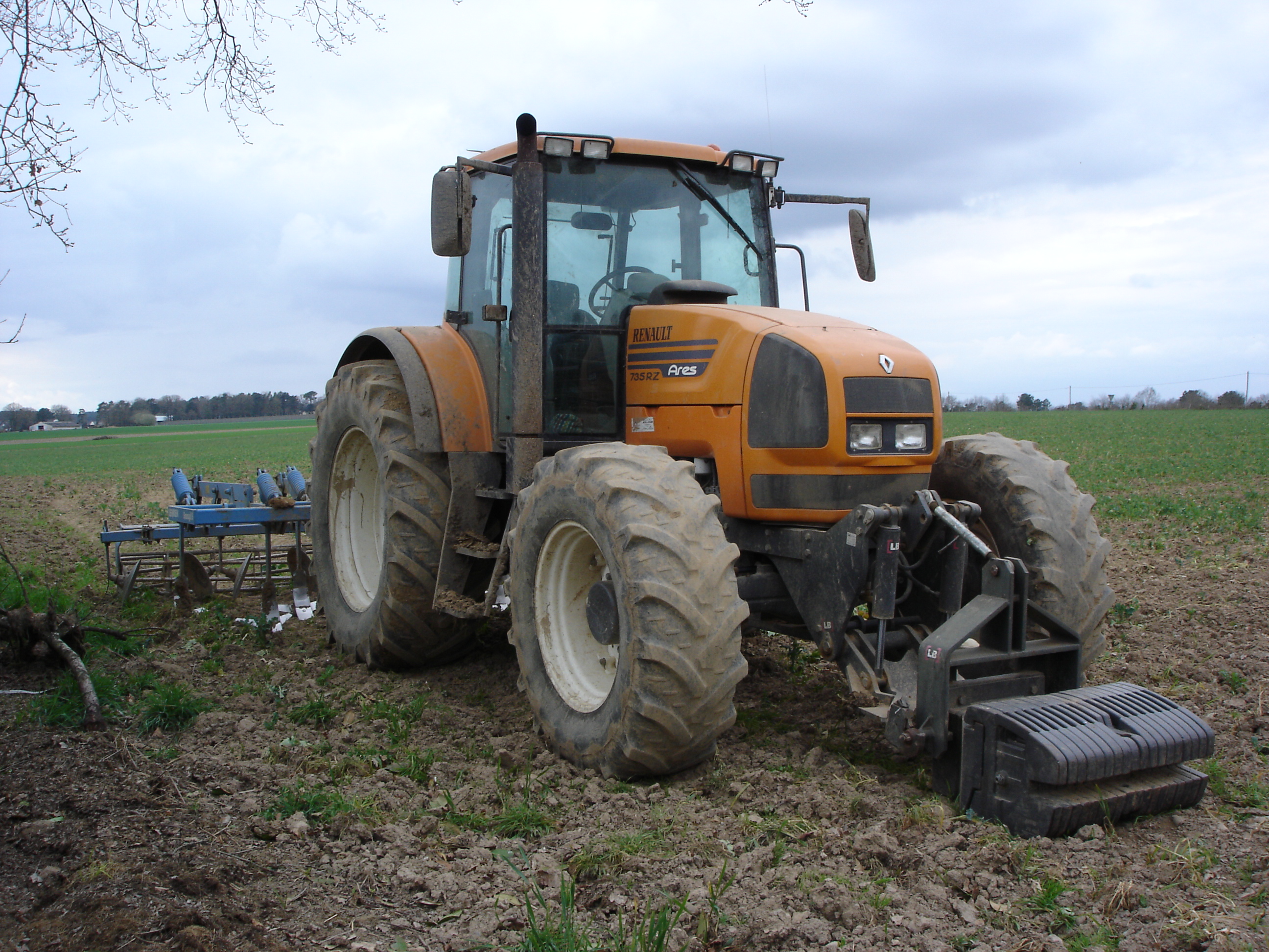 Tractor Renault Ares 735 RZ fata AgroPost